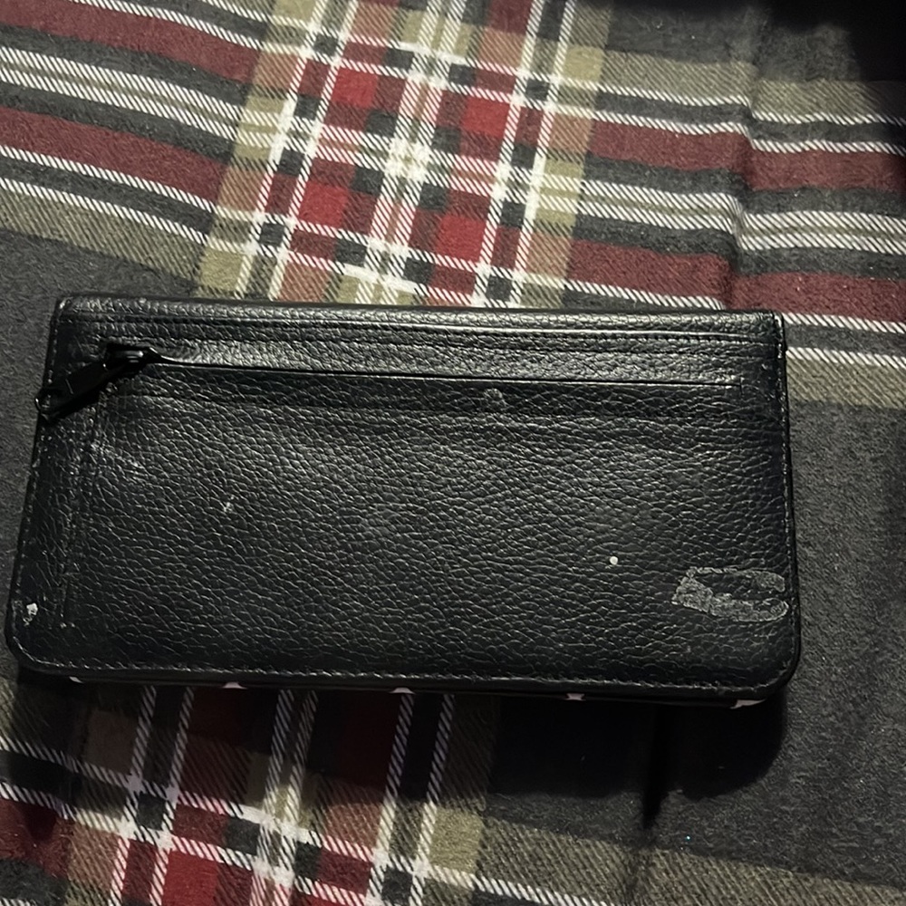 Barely used zip around checkbook cover in black/white with minor imperfections - Picture 3 of 6